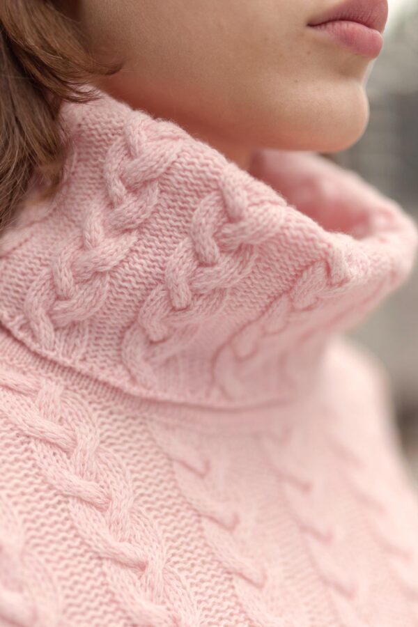 Lambswool cable knit women´s loose collar sweater Agnes pink